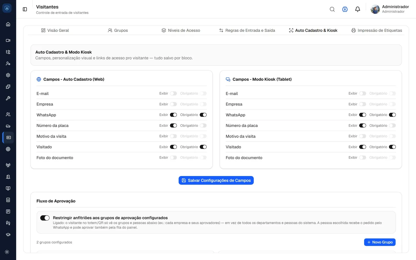 Visitantes: campos do auto-cadastro web e do modo kiosk, cada um exibido ou obrigatório, e o fluxo de aprovação por grupo.